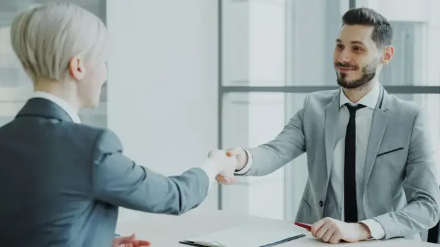 Navigating Year-End Hiring: How to Secure Top Talent Before 2026